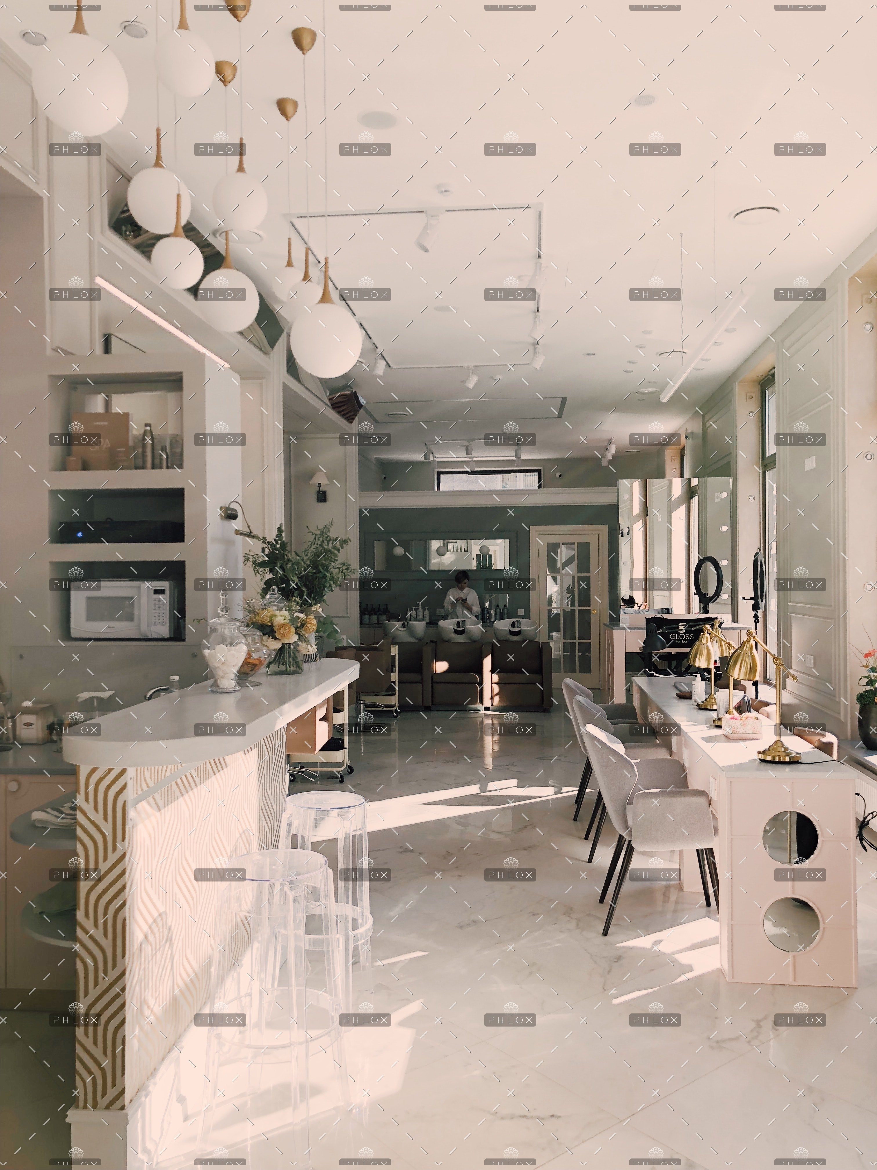 demo-attachment-429-apartment-beauty-salon-ceiling-1029803